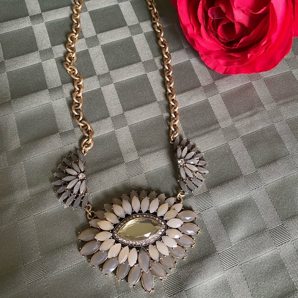 NWT Ann Taylor Loft Statement Necklace - Picture 6 of 6